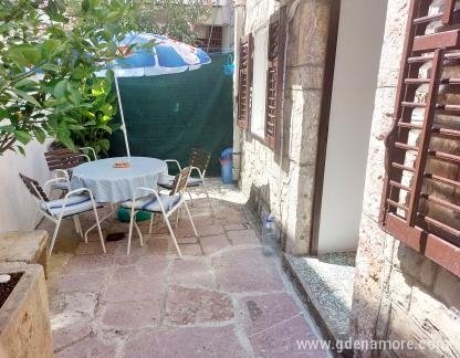 Sutomore Alojamiento Luksic, 4. Apartamento - Habitaciones Dobles, alojamiento privado en Sutomore, Montenegro - 20230708_143235